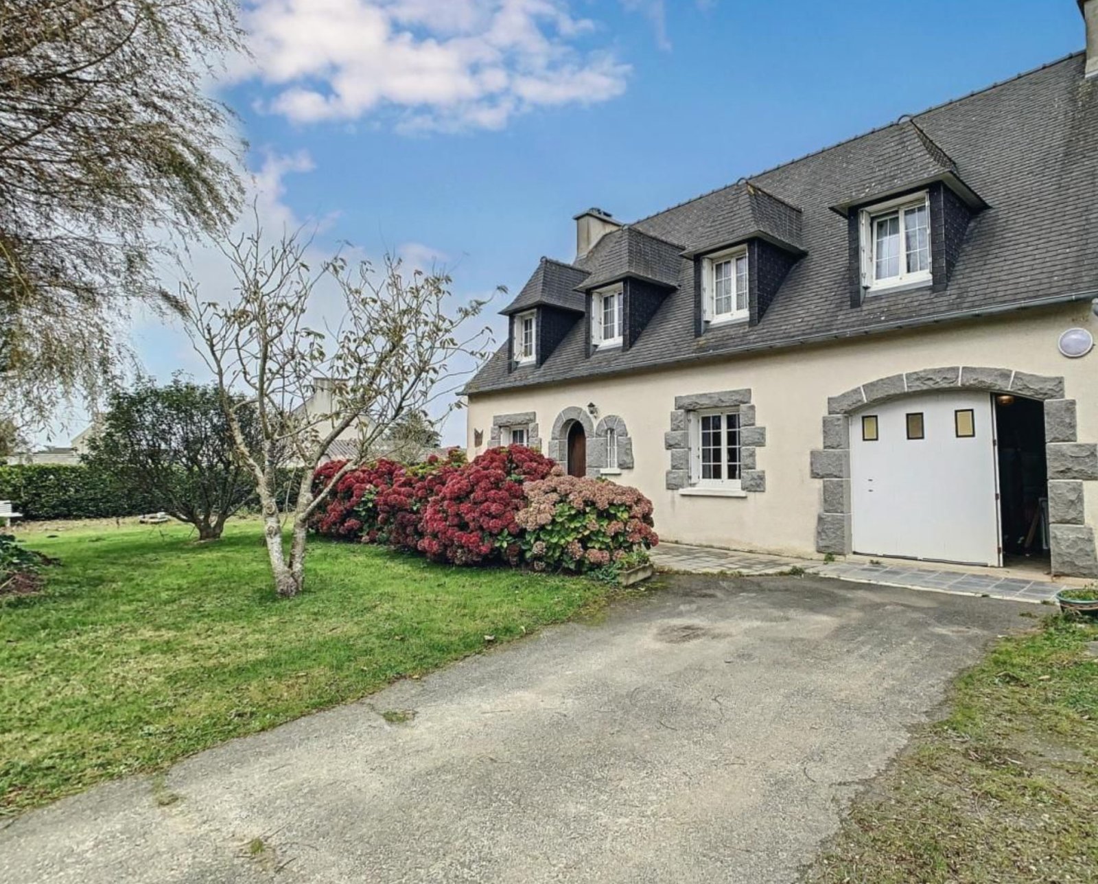 JOLIE PROPRIETE AVEC MAISON 150M² ET PARC DE 2100M² A 400M DES PLAGES