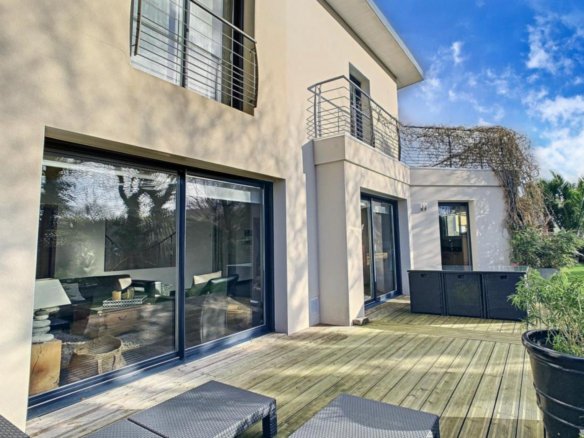 LE FOLGOET : très jolie propriété avec maison 4 chambres, terrasses, jardin clos et garage