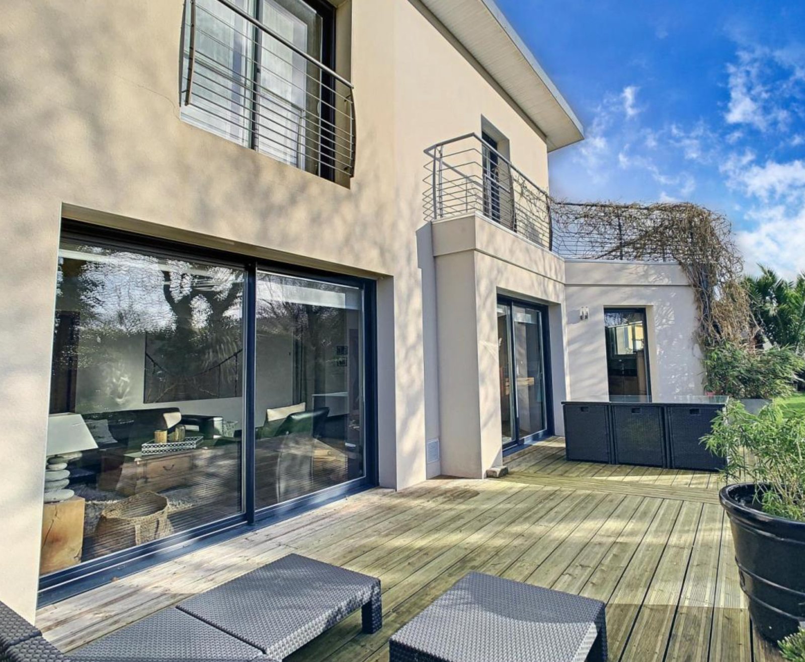 LE FOLGOET : très jolie propriété avec maison 4 chambres, terrasses, jardin clos et garage