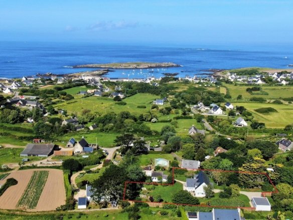 Propriété de standing T8 récente sur un parc de 2880 m2 proche du rivage