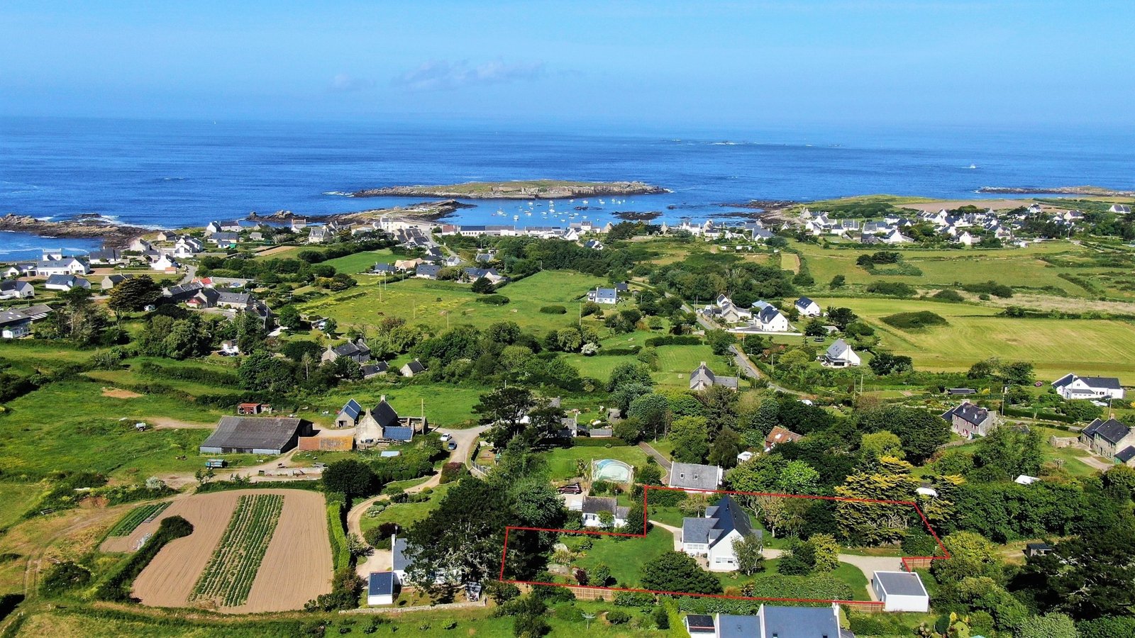Propriété de standing T8 récente sur un parc de 2880 m2 proche du rivage