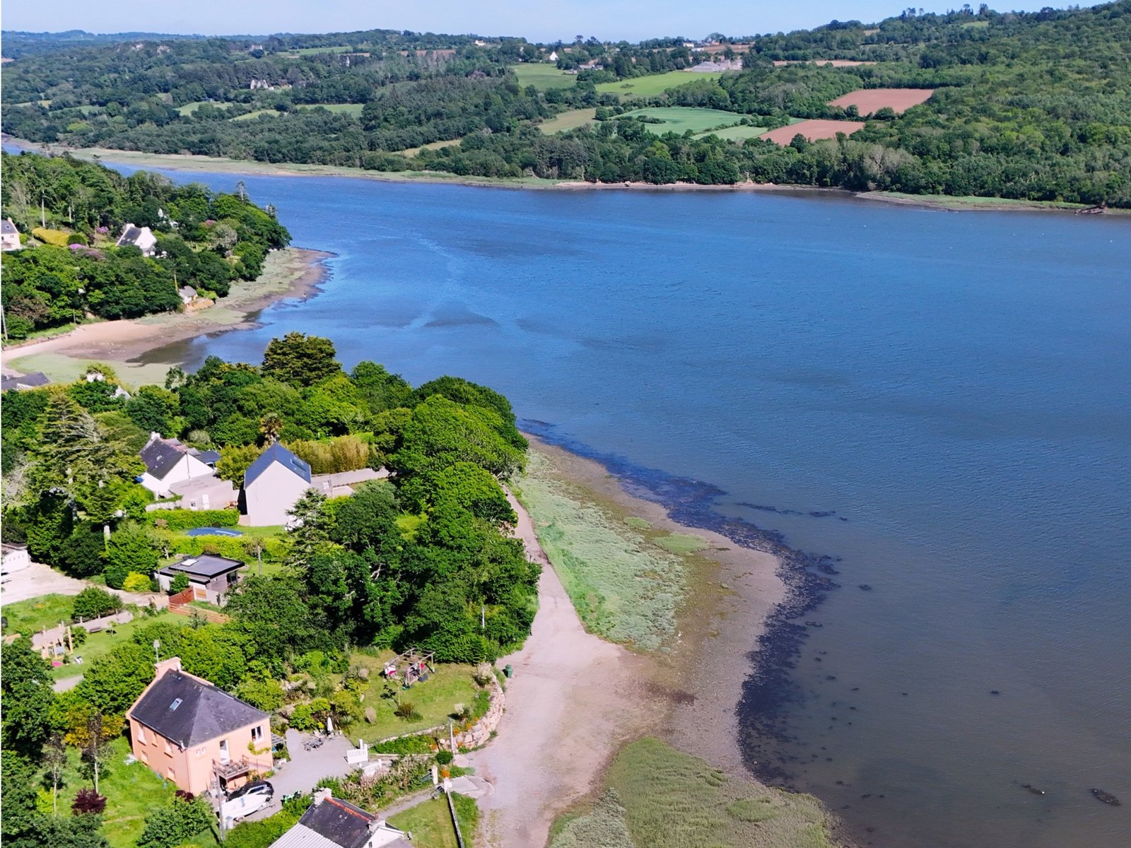 LA FOREST-LANDERNEAU: Ravissante propriété au bord de l’eau sur 1900 m² avec T2 indépendant – VENTE EN VIAGER