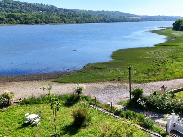 LA FOREST-LANDERNEAU: Ravissante propriété au bord de l’eau sur 1900 m² avec T2 indépendant – VENTE EN VIAGER