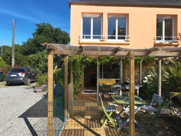 LA FOREST-LANDERNEAU: Ravissante propriété au bord de l’eau sur 1900 m² avec T2 indépendant – VENTE EN VIAGER