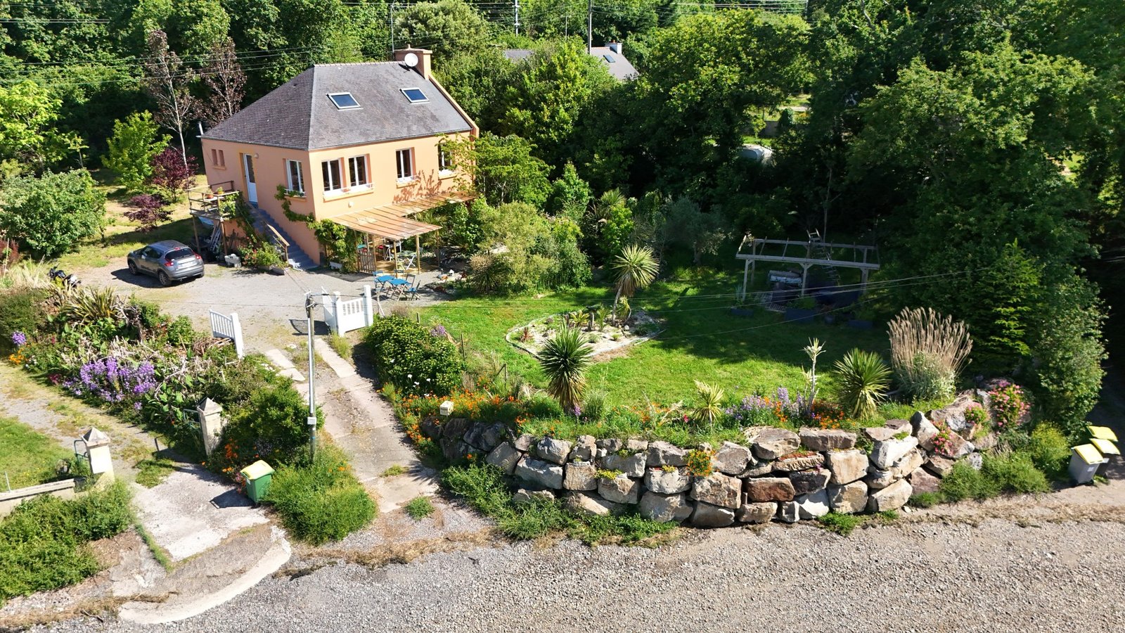 LA FOREST-LANDERNEAU: Ravissante propriété au bord de l’eau sur 1900 m² avec T2 indépendant – VENTE EN VIAGER