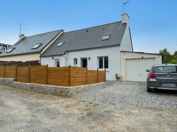 GUIPAVAS : Maison 3 chambres, garage, terrasse et jardin