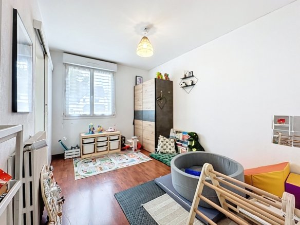 BREST : charmante maison non mitoyenne avec garage sous-sol, pergola et jardin clos