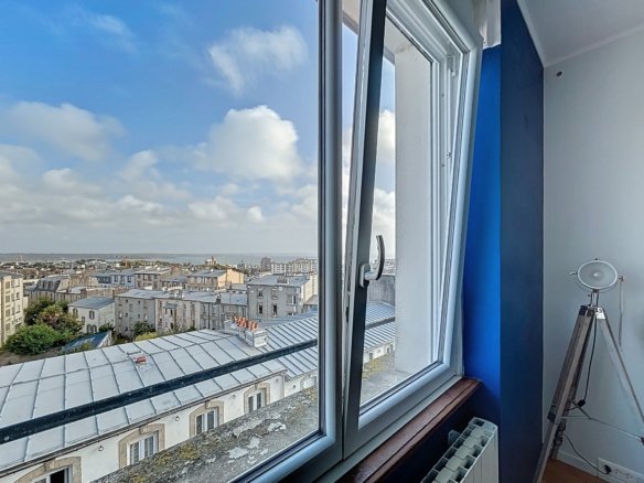 BREST SAINT MICHEL : Bel appartement T2 au dernier étage avec vue rade
