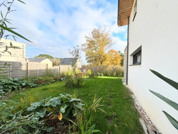 GUIPAVAS : Belle contemporaine d’architecte 7 pièces neuve en viager