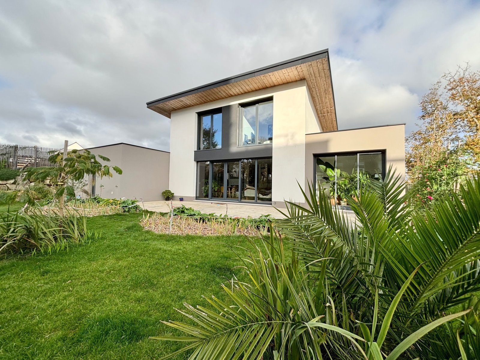 GUIPAVAS : Belle contemporaine d’architecte 7 pièces neuve en viager