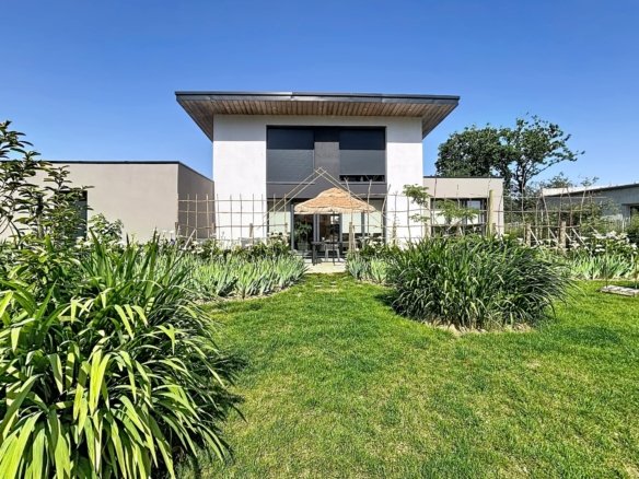 GUIPAVAS : Belle contemporaine d’architecte 7 pièces neuve en viager