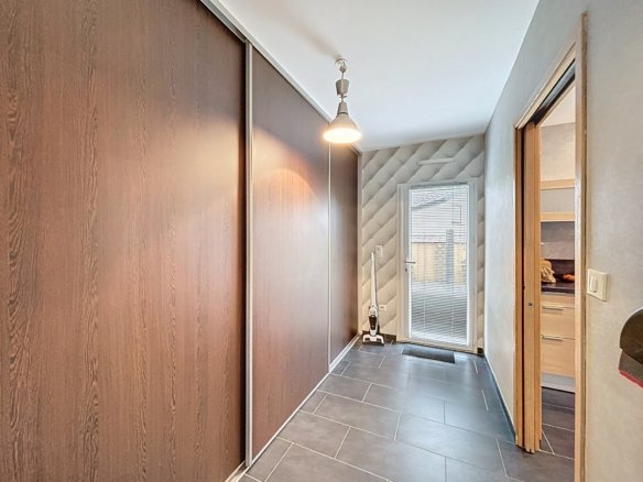 LE RELECQ-KERHUON: BELLE MAISON COMTEMPORAINE DE130m², 4 CHAMBRES