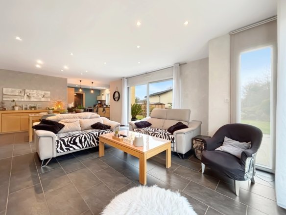 LE RELECQ-KERHUON: BELLE MAISON COMTEMPORAINE DE130m², 4 CHAMBRES