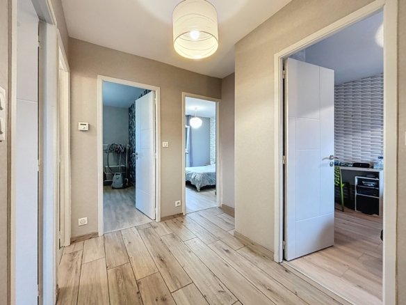 LE RELECQ-KERHUON: BELLE MAISON COMTEMPORAINE DE130m², 4 CHAMBRES