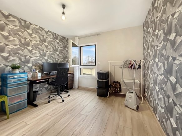 LE RELECQ-KERHUON: BELLE MAISON COMTEMPORAINE DE130m², 4 CHAMBRES