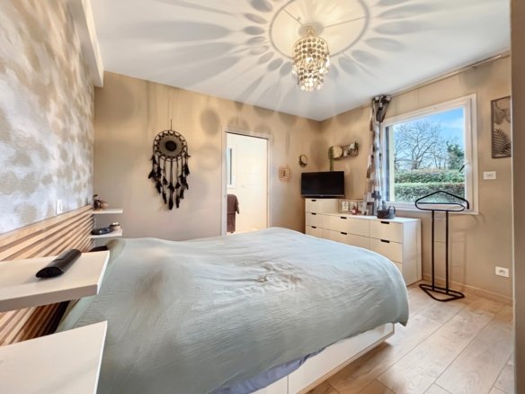 LE RELECQ-KERHUON: BELLE MAISON COMTEMPORAINE DE130m², 4 CHAMBRES