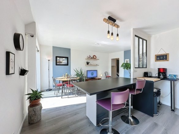 LE RELECQ-KERHUON: T3, DERNIER ÉTAGE , LUMINEUX AVEC BALCON ET PLACE DE PARKING