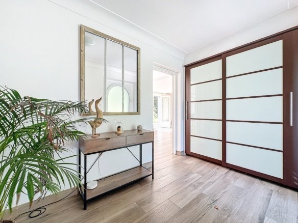 GUILERS : Maison traditionnelle en pierre en bordure d’étang, avec appartement indépendant