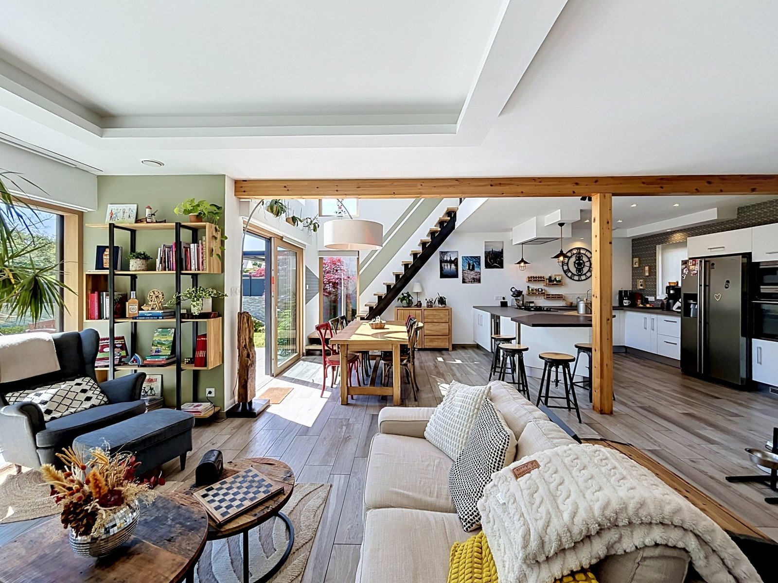 GUILERS : Maison aux lignes contemporaines à tendance passive