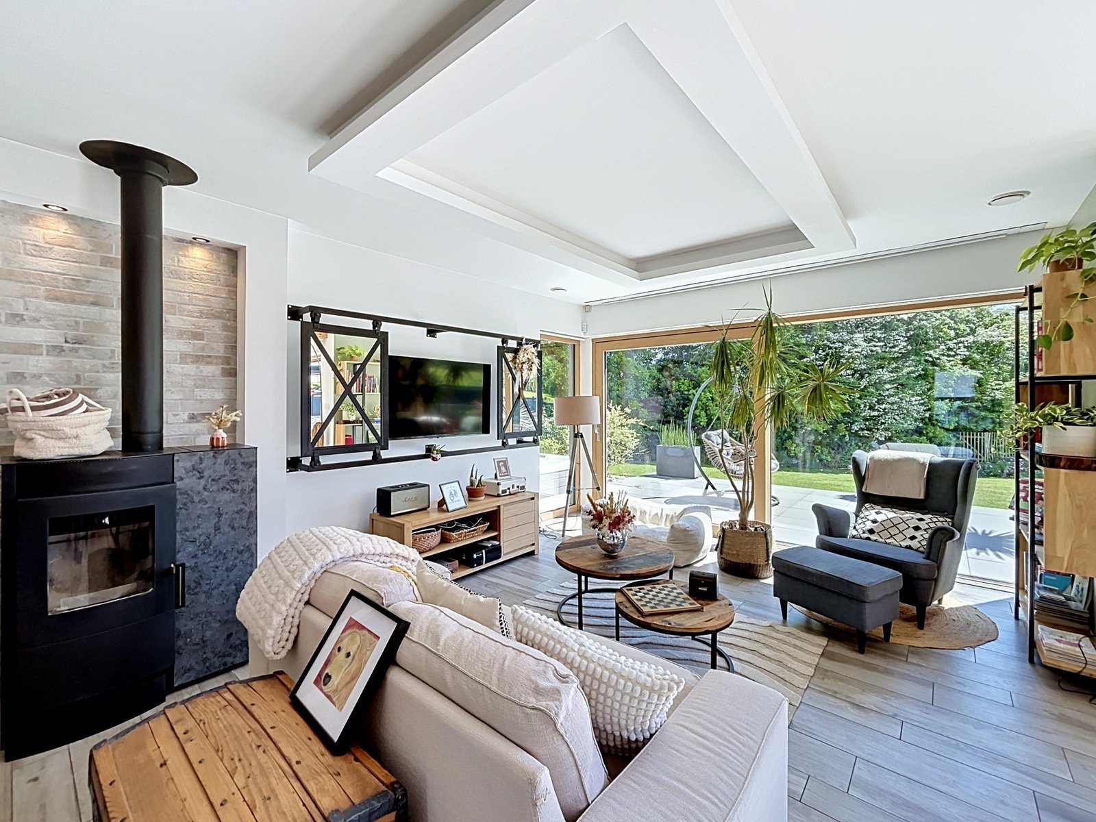 GUILERS : Maison aux lignes contemporaines à tendance passive