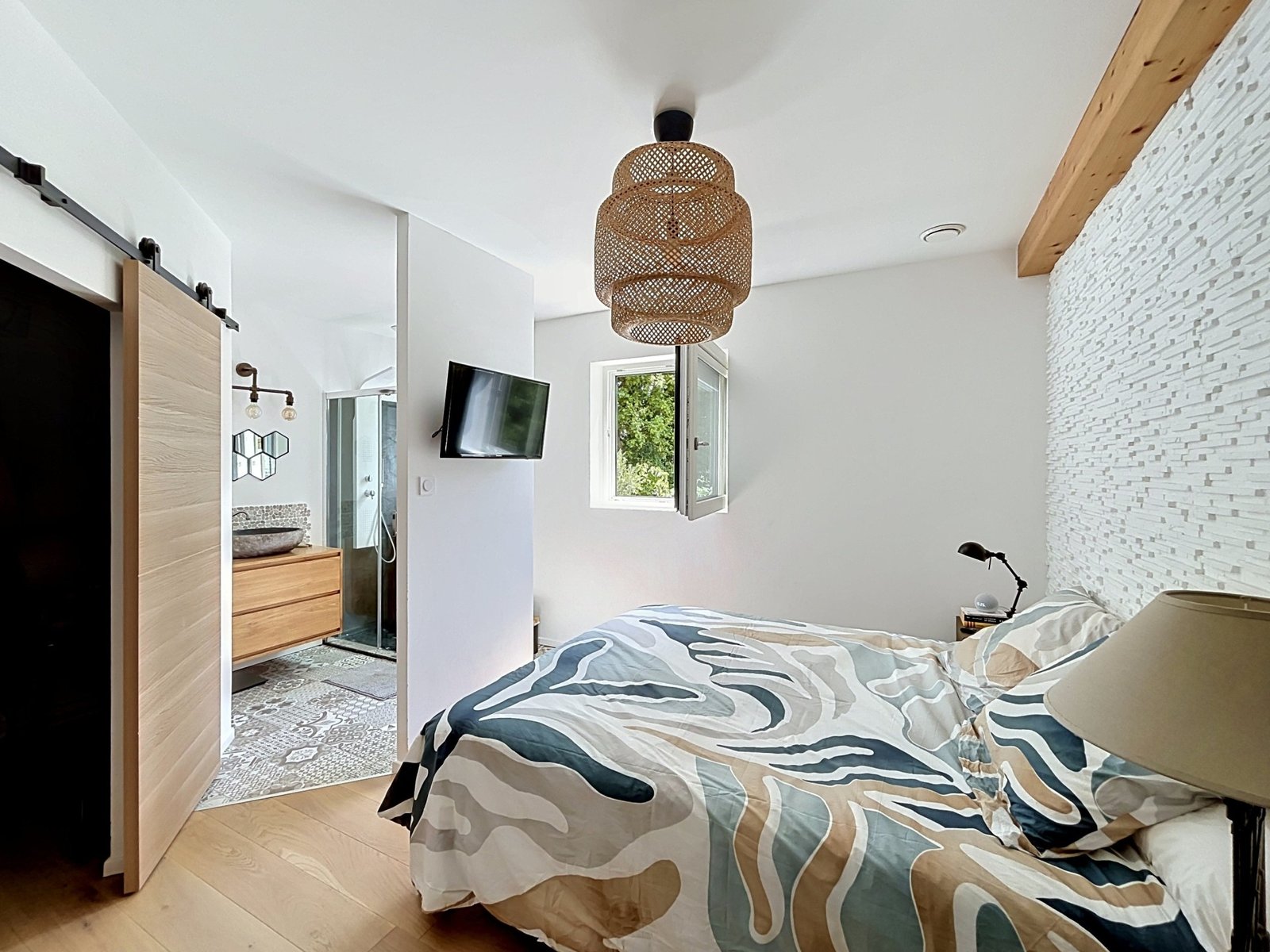 GUILERS : Maison aux lignes contemporaines à tendance passive