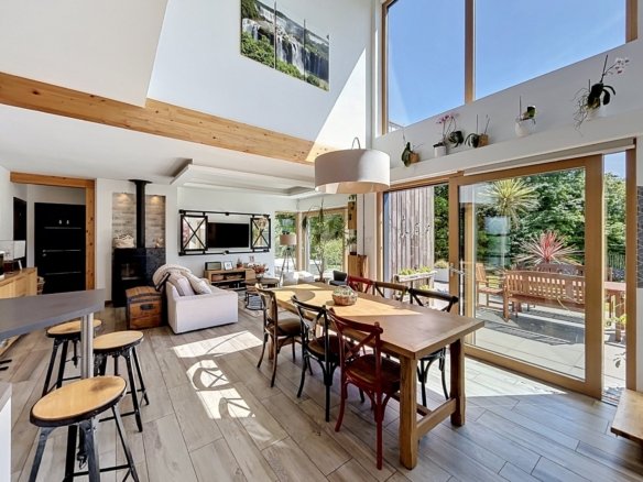 GUILERS : Maison aux lignes contemporaines à tendance passive