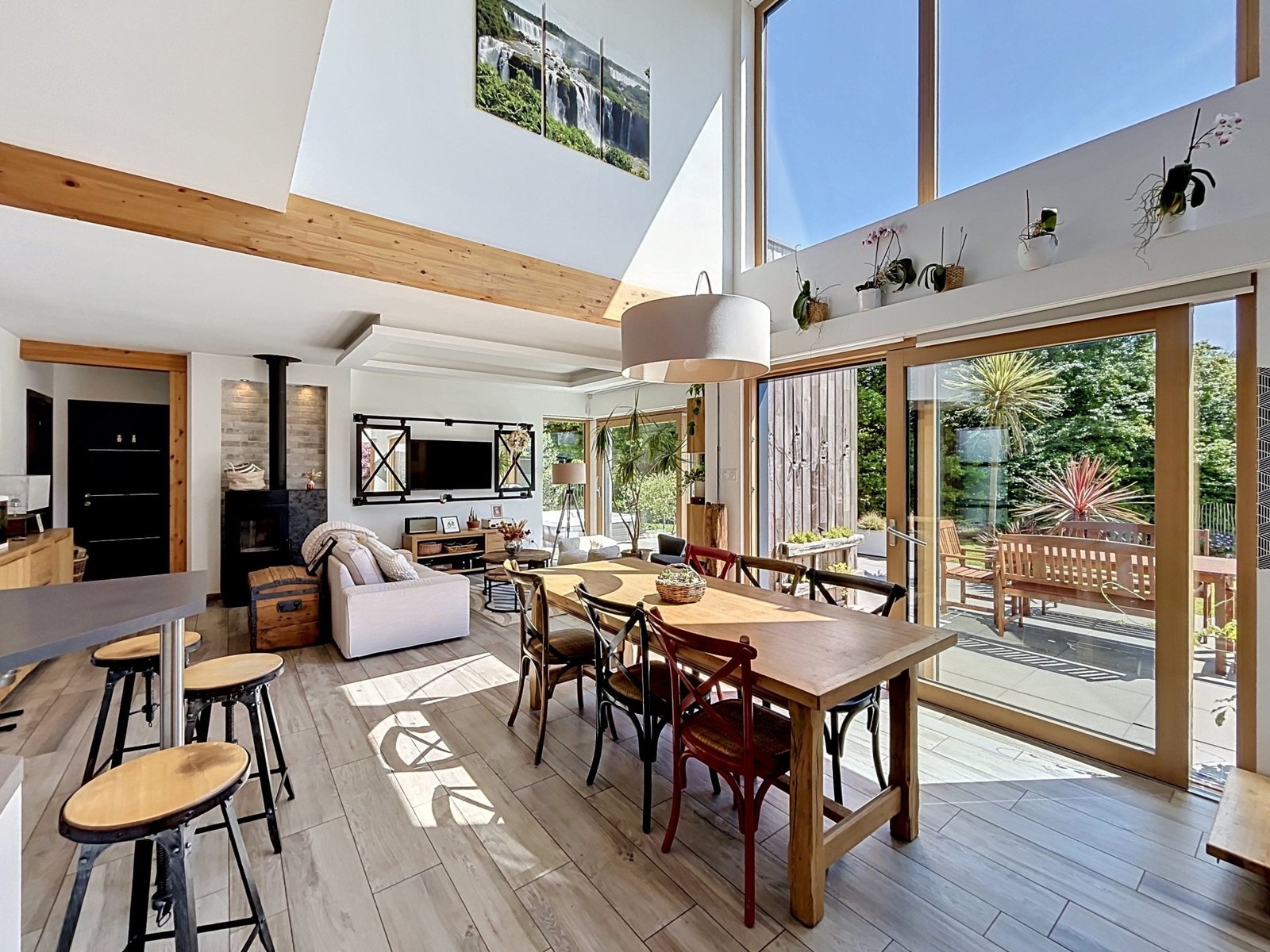 GUILERS : Maison aux lignes contemporaines à tendance passive
