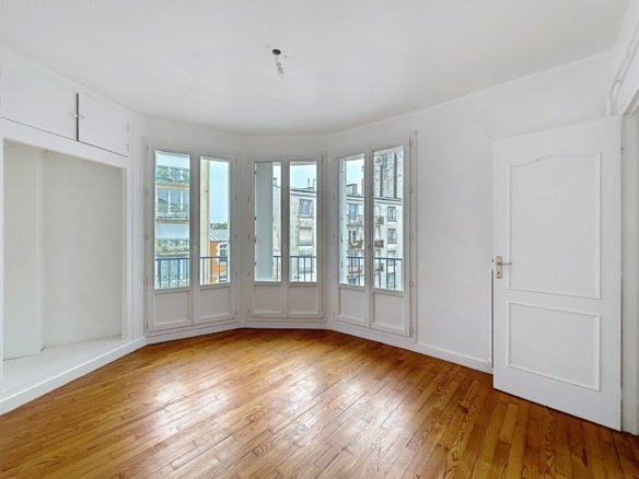 BREST HYPER CENTRE : Appartement lumineux de 100m2 dans un immeuble d’angle
