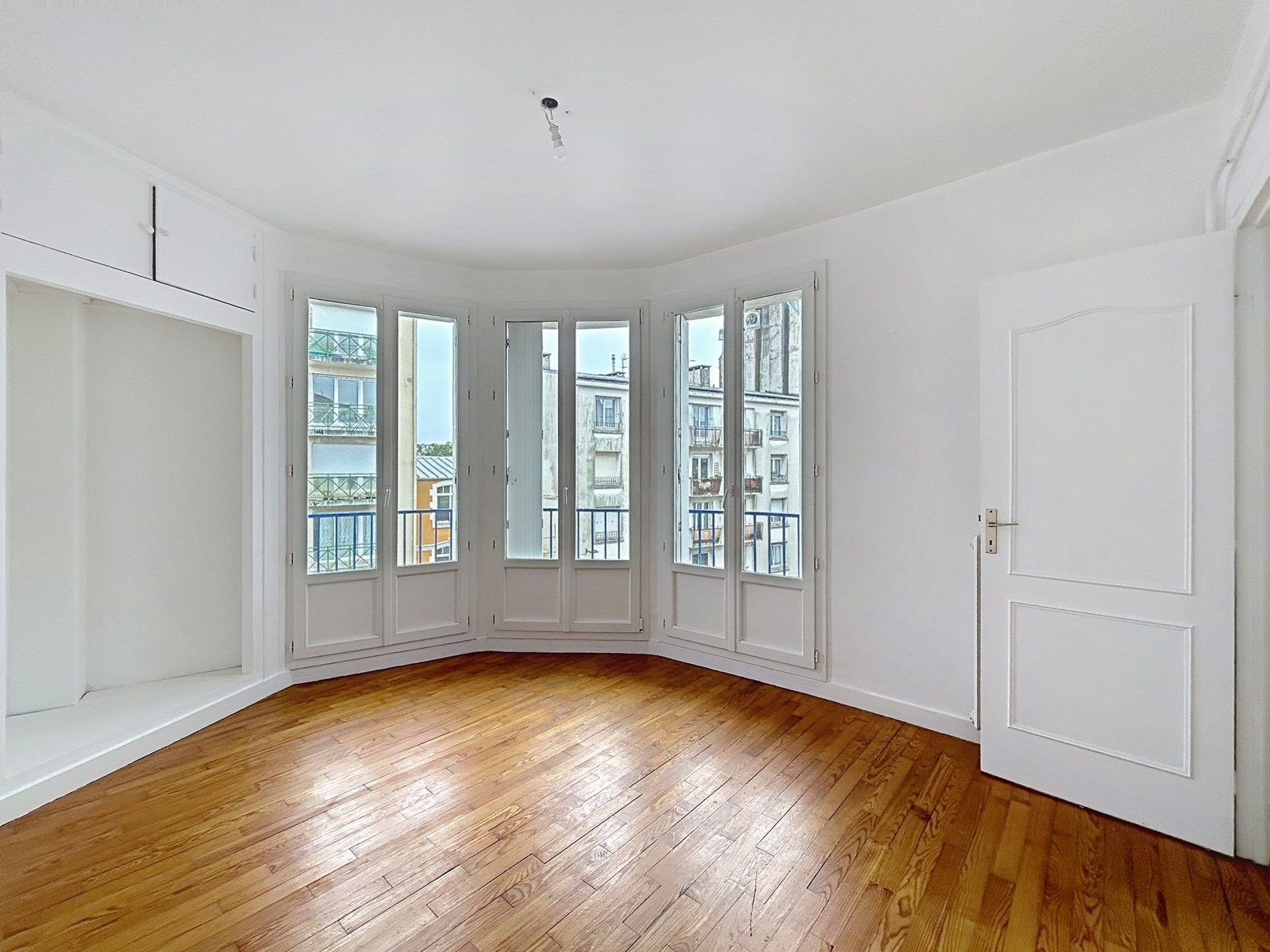 BREST HYPER CENTRE : Appartement lumineux de 100m2 dans un immeuble d’angle