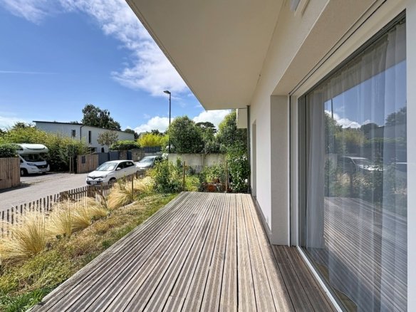 LE RELECQ-KERHUON: T2, LUMINEUX AVEC TERRASSE, PLACES DE PARKING
