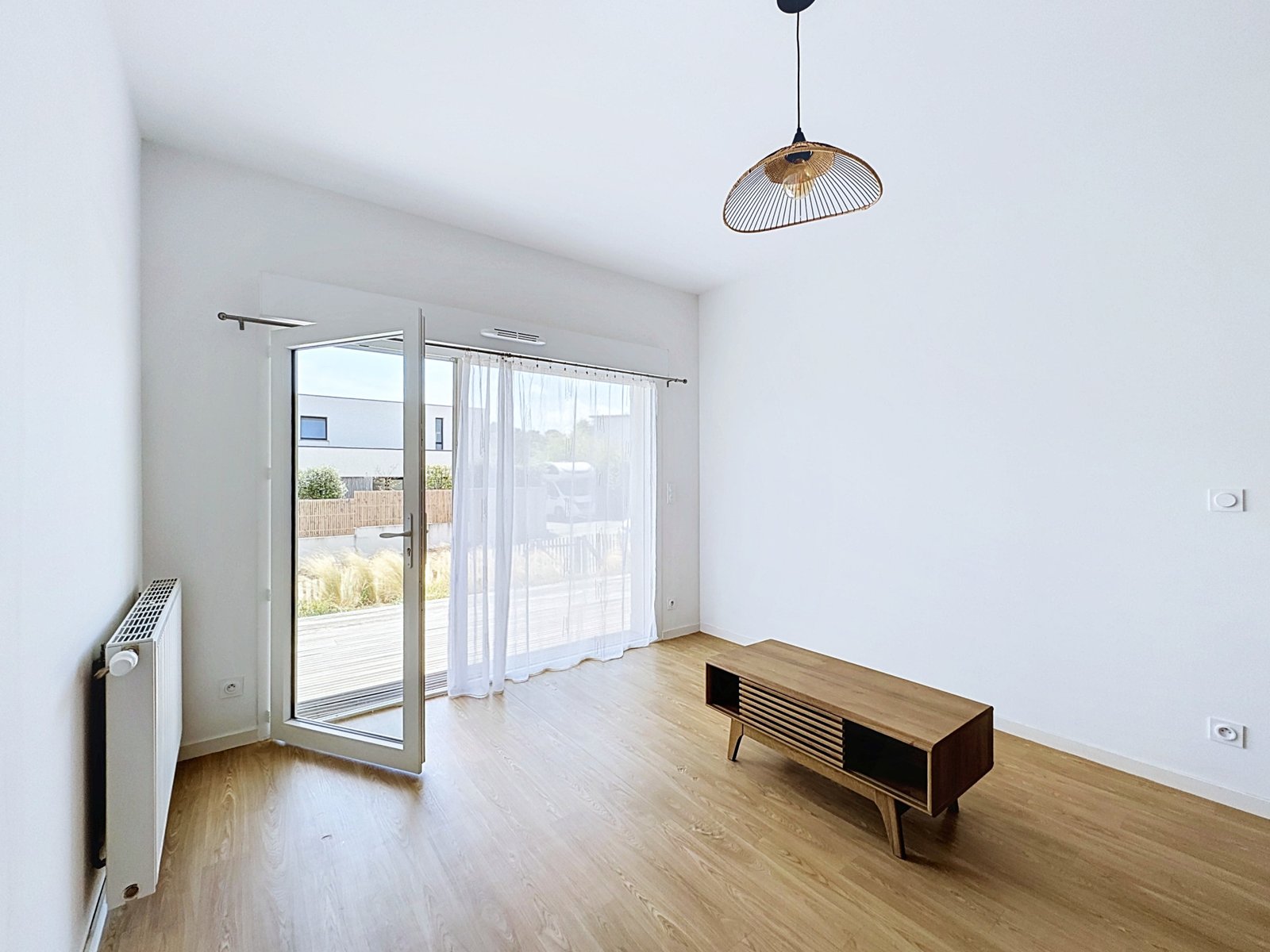 LE RELECQ-KERHUON: T2, LUMINEUX AVEC TERRASSE, PLACES DE PARKING