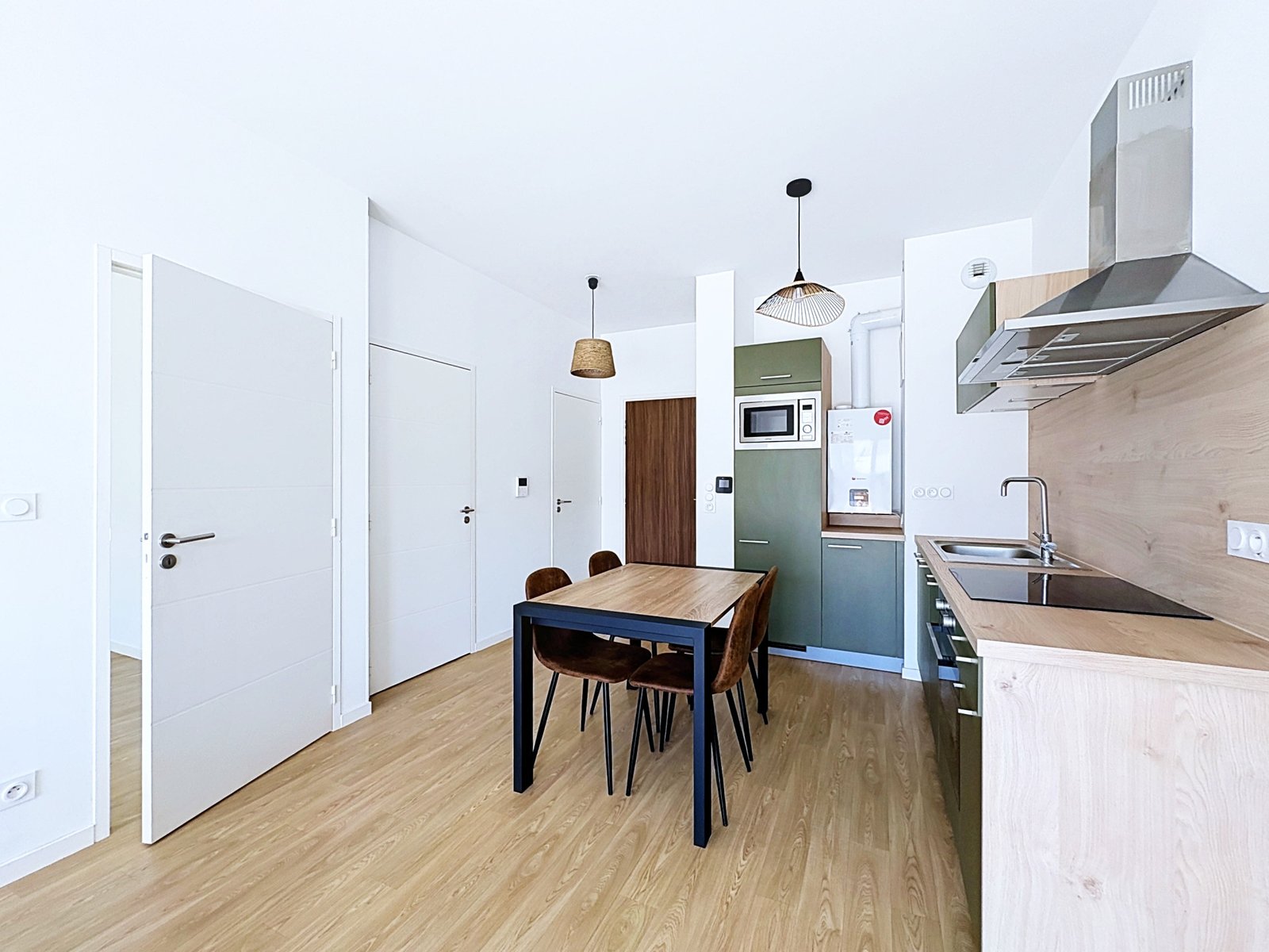 LE RELECQ-KERHUON: T2, LUMINEUX AVEC TERRASSE, PLACES DE PARKING
