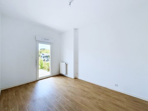 LE RELECQ-KERHUON: T2, LUMINEUX AVEC TERRASSE, PLACES DE PARKING