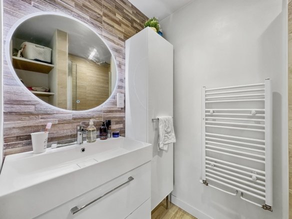 COUR DAJOT: Charmant appartement T3 avec deux chambres et balcon