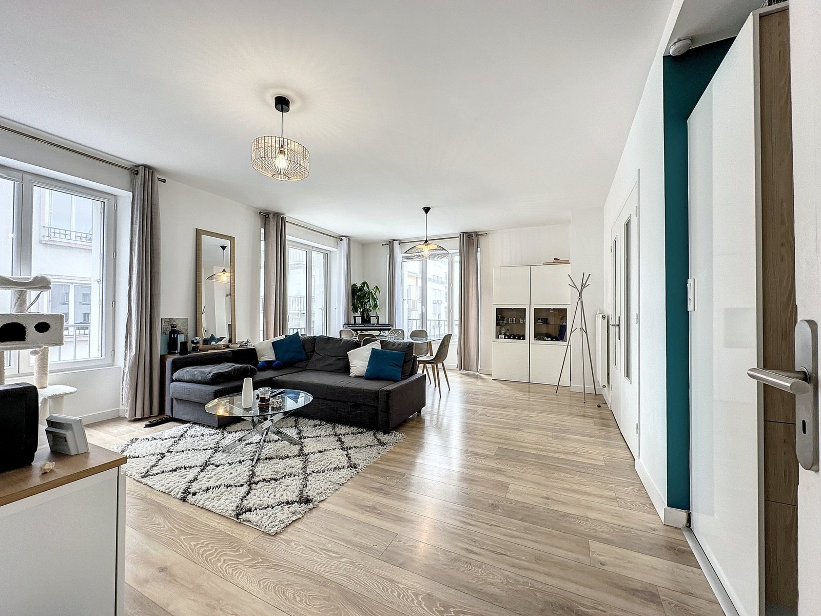 COUR DAJOT: Charmant appartement T3 avec deux chambres et balcon