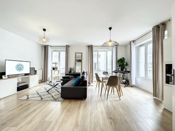 COUR DAJOT: Charmant appartement T3 avec deux chambres et balcon