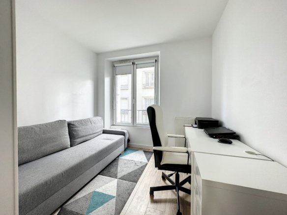 COUR DAJOT: Charmant appartement T3 avec deux chambres et balcon