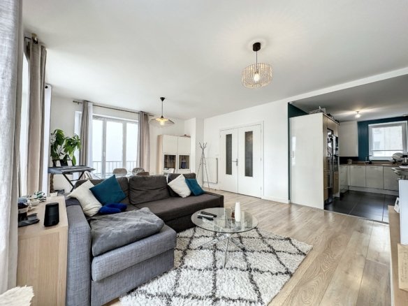 COUR DAJOT: Charmant appartement T3 avec deux chambres et balcon