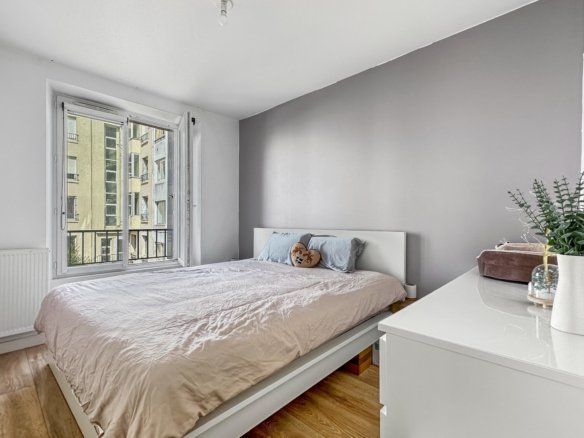 COUR DAJOT: Charmant appartement T3 avec deux chambres et balcon