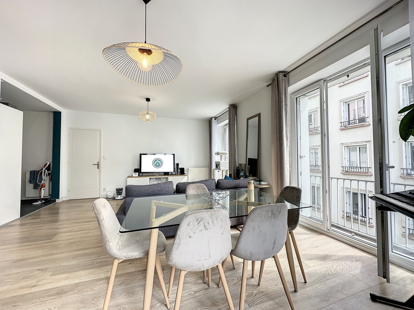 COUR DAJOT: Charmant appartement T3 avec deux chambres et balcon