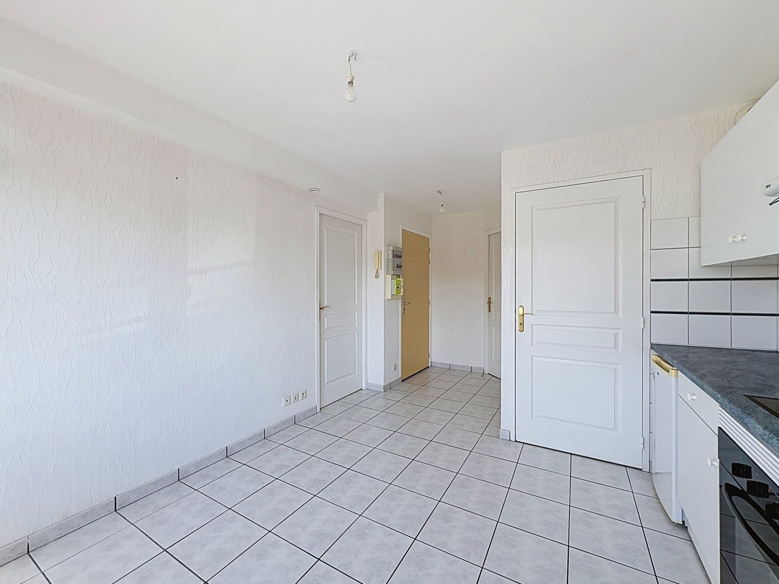EXCLUSIVITÉ: A LOUER EN VIDE, AGREABLE APPARTEMENT T1 BIS