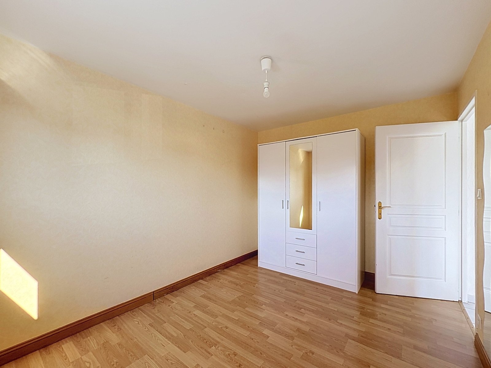 EXCLUSIVITÉ: A LOUER EN VIDE, AGREABLE APPARTEMENT T1 BIS