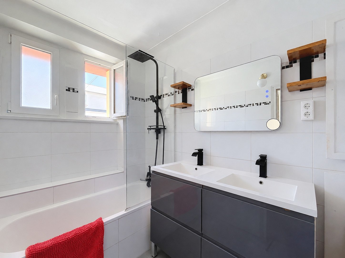 EXCLUSIVITÉ : JOLIE MAISON DE 107 M², 4 CHAMBRES, UN JARDIN ET UN GARAGE