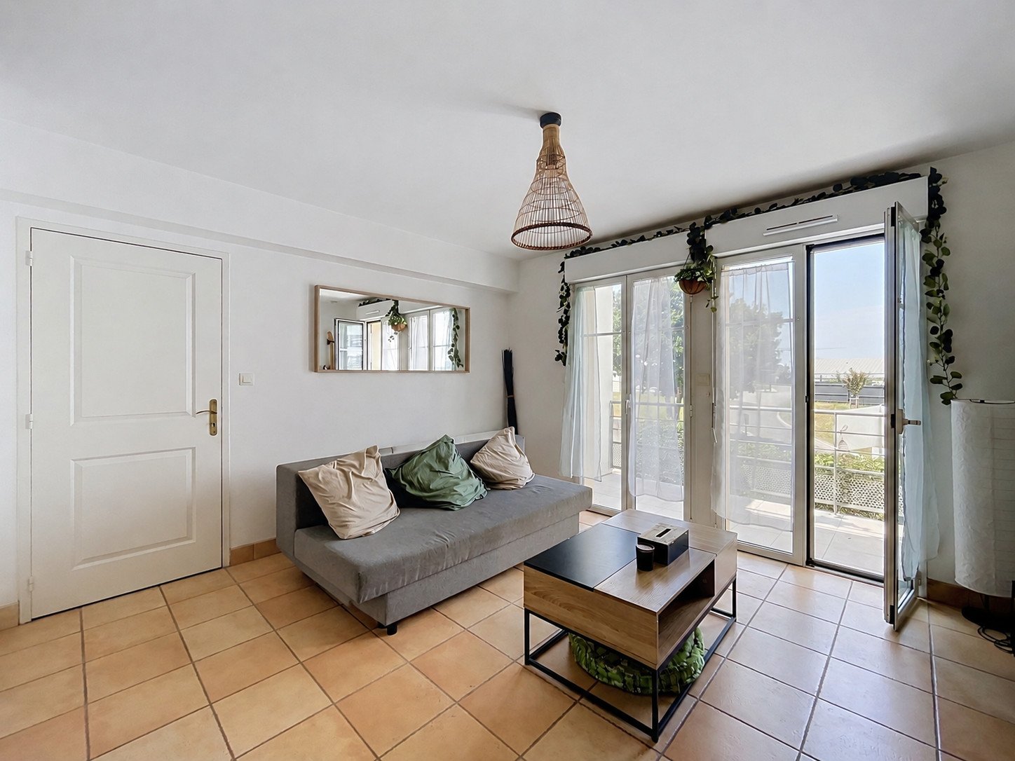 SAINT-RENAN : A LOUER EN MEUBLÉ, JOLI T3 AVEC BALCON ET GARAGE