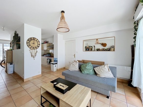 SAINT-RENAN : A LOUER EN MEUBLÉ, JOLI T3 AVEC BALCON ET GARAGE