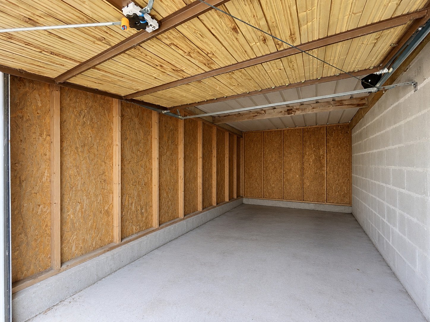 SAINT-RENAN : A LOUER EN MEUBLÉ, JOLI T3 AVEC BALCON ET GARAGE