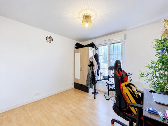 SAINT-RENAN : A LOUER EN MEUBLÉ, JOLI T3 AVEC BALCON ET GARAGE