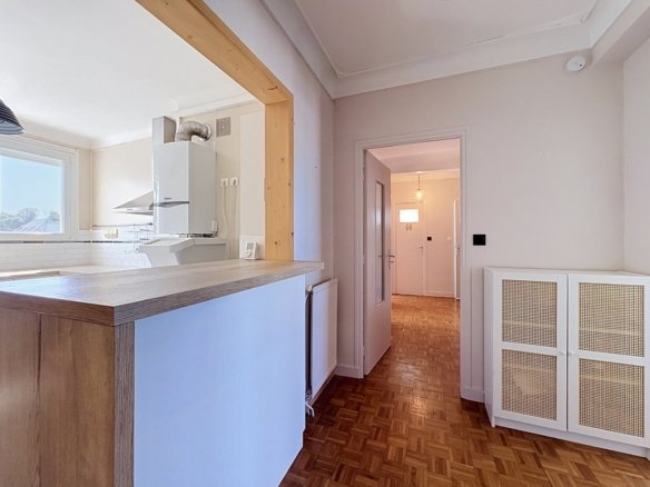 BREST : A LOUER, CHARMANT APPARTMEMENT NON MEUBLÉ, T4 DE 79 M² AVEC GARAGE
