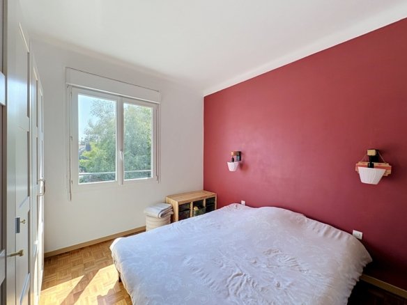BREST : A LOUER, CHARMANT APPARTMEMENT NON MEUBLÉ, T4 DE 79 M² AVEC GARAGE