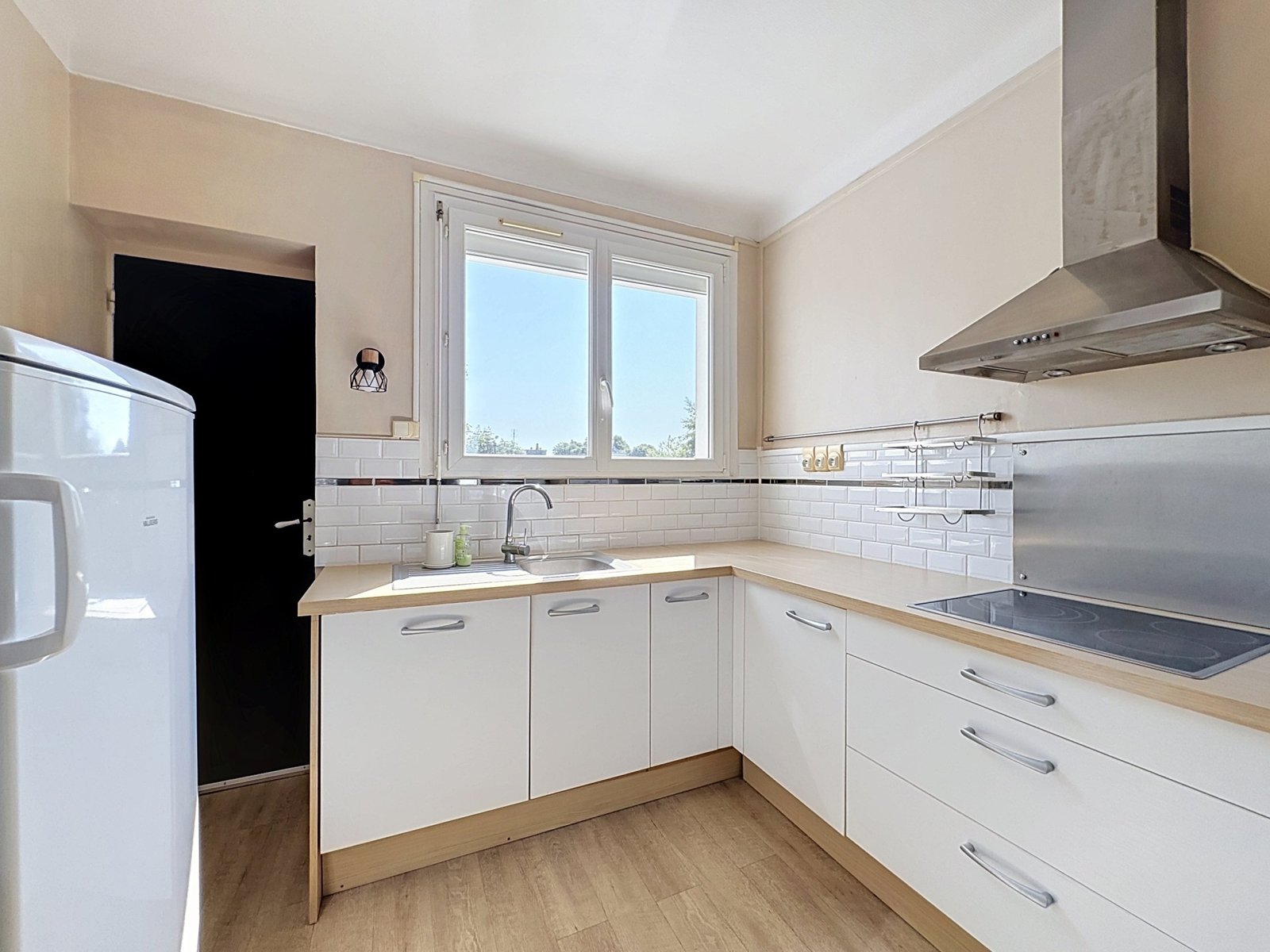 BREST : A LOUER, CHARMANT APPARTMEMENT NON MEUBLÉ, T4 DE 79 M² AVEC GARAGE